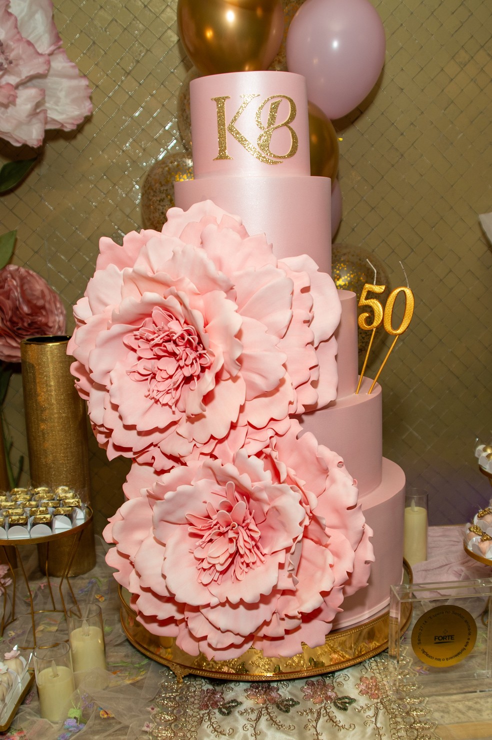 Decoração da festa da Karina Bacchi de 50 anos — Foto: Eduardo Martins/BrazilNews