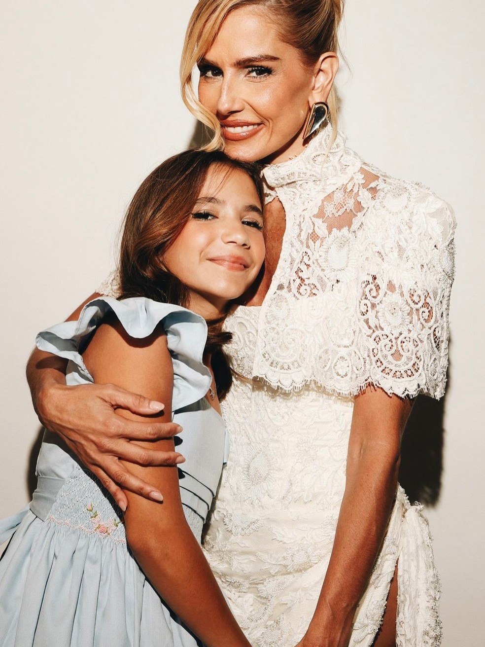 Deborah Secco e Maria Flor — Foto: Reprodução/Instagram