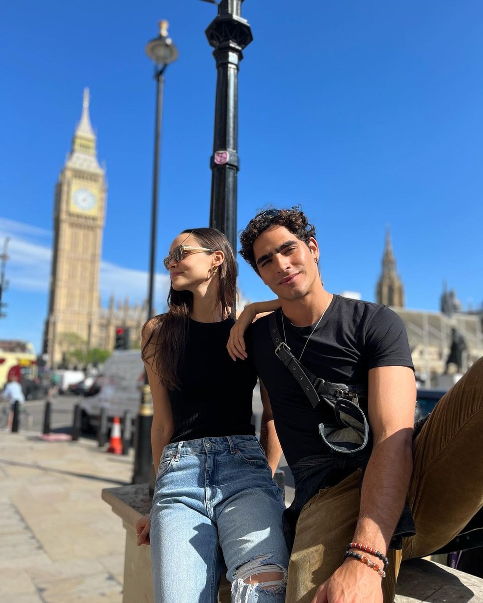 Jhona Burjack e a namorada Gabriela Pires em Londres — Foto: Reprodução/Instagram