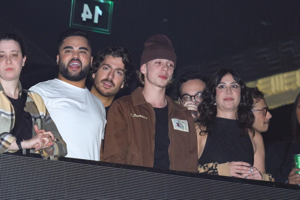 Juliano Floss, Foquinha, Lucas Guedez, Bruna Marquezine, João Guilherme e mais famosos em show de Marina Sena — Foto: Lucas Ramos / Brazil News