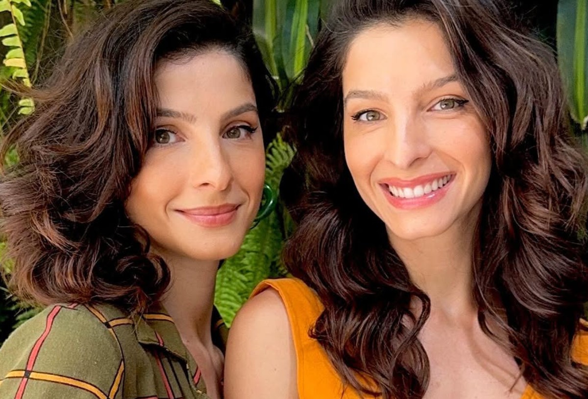 Giselle Batista e Michelle Batista, irmãs gêmeas, brincam com boato de que  são a mesma pessoa