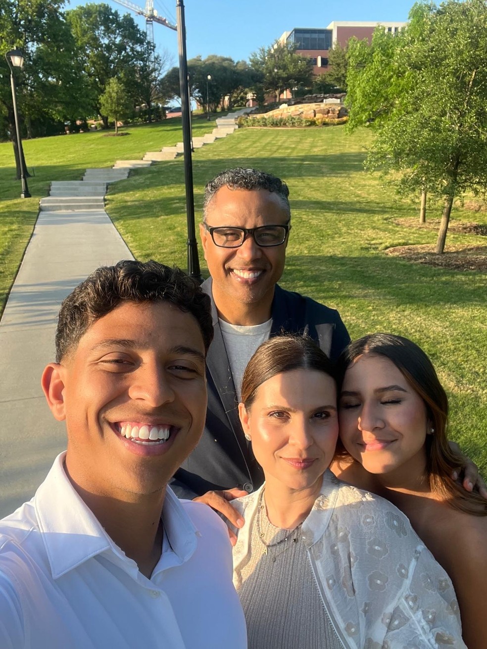 Aline Barros e o marido com os filhos — Foto: Reprodução/Instagram