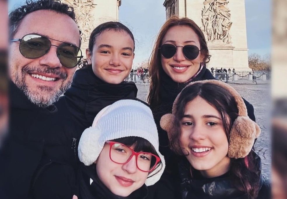 Marco Luque com as filhas e a esposa, Jessica Correia — Foto: Reprodução/Instagram