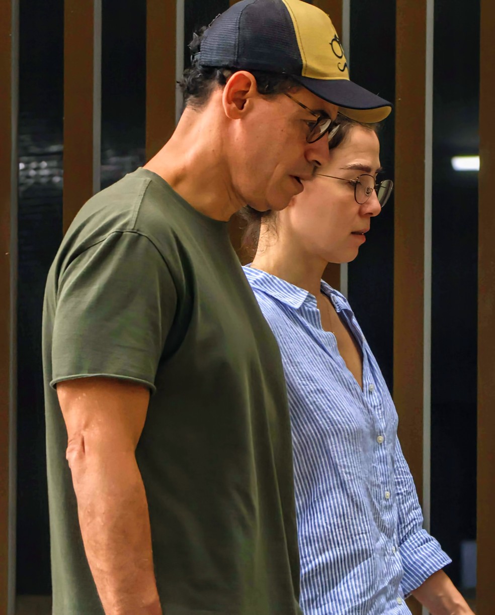 Marjorie Estiano passeia com o namorado, Márcio Maranhão, no Rio — Foto: Daniel Delmiro/AgNews