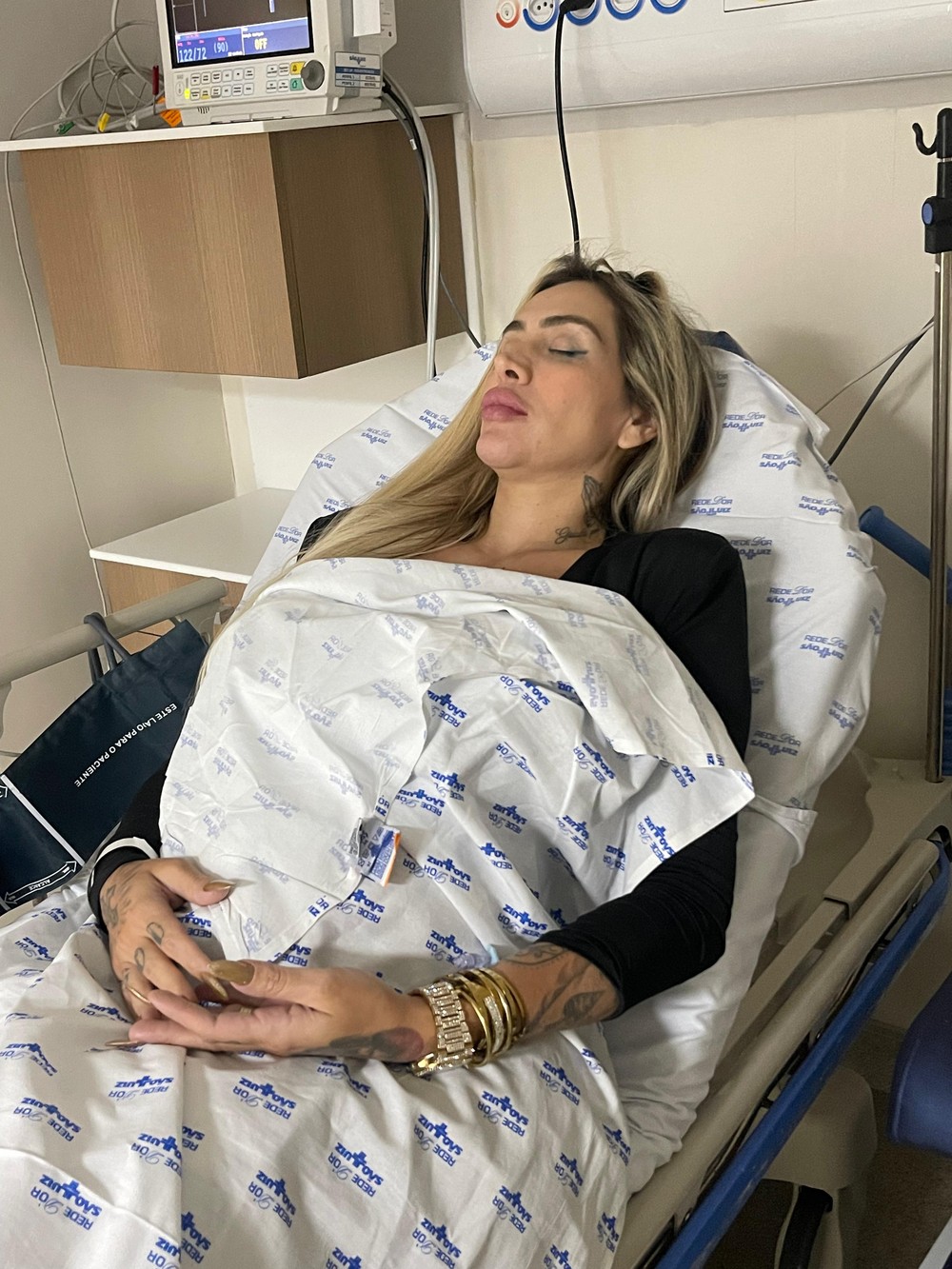 Grávida, Juju Ferrari desmaia e é internada por problema com silicone ...