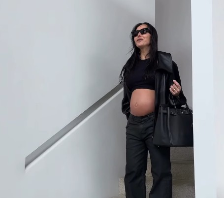 Grávida, Sabrina Sato começa semana exibindo barrigão em mansão; vídeo