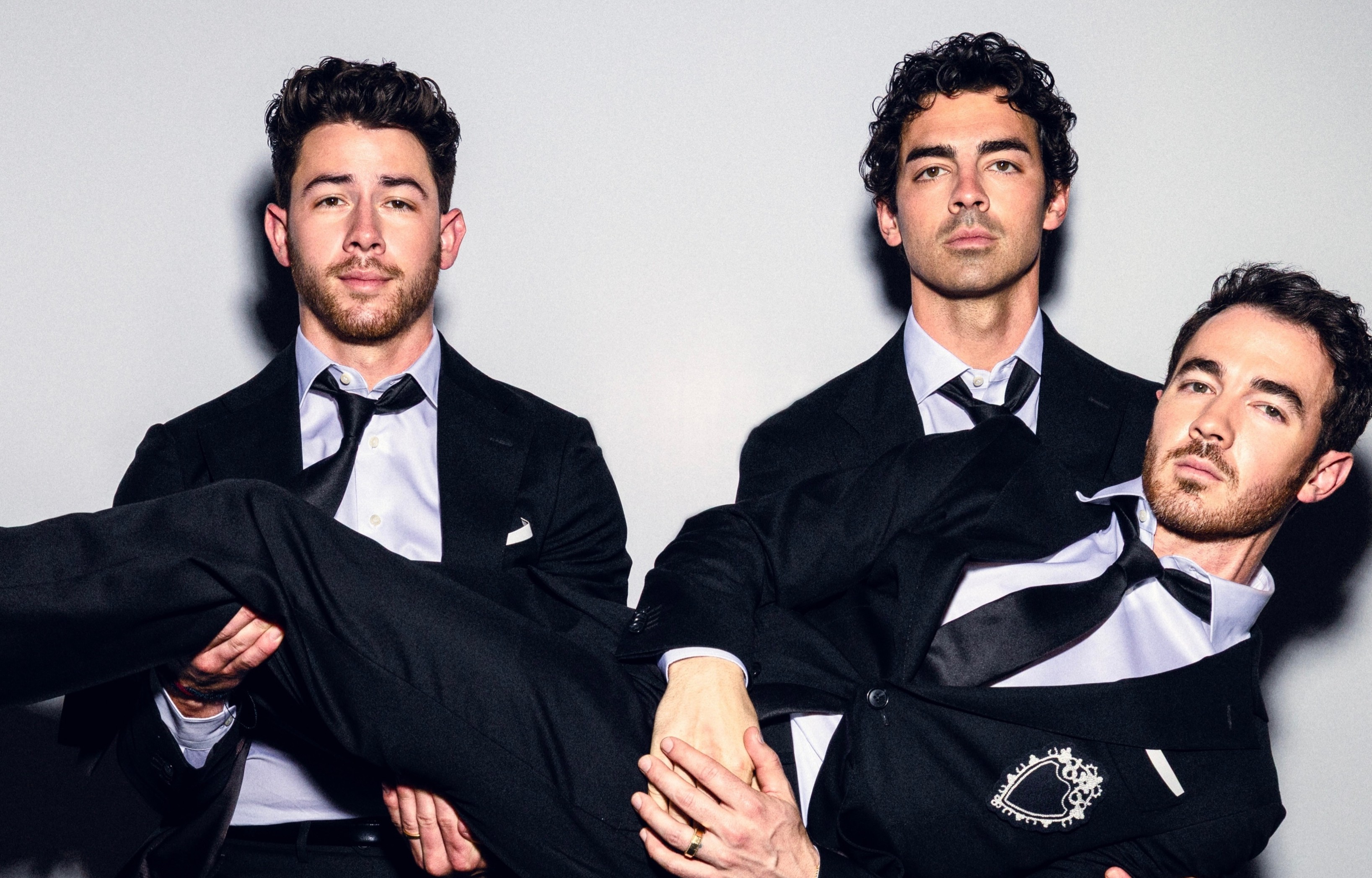 Kevin Jonas diz que enviou foto íntima acidentalmente para grupo com seus irmãos: 'Arruinou meu dia'