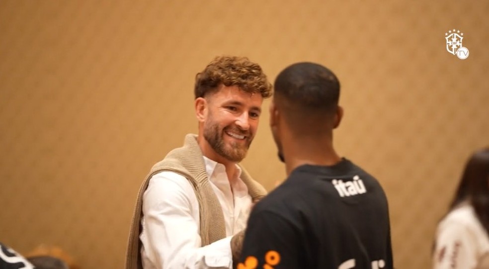 Léo Pereira no jantar da CBF — Foto: CBF TV