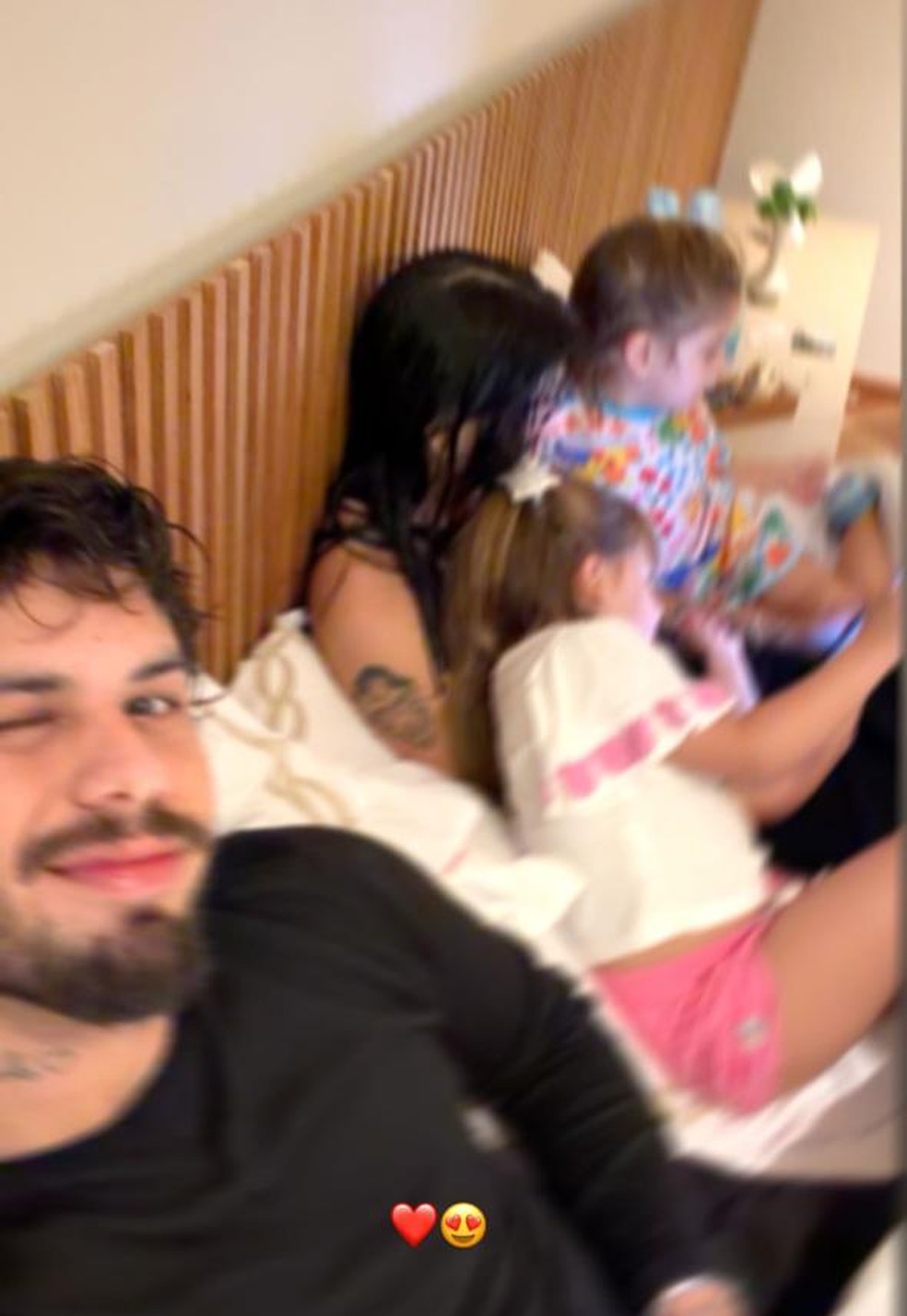 Zé Felipe mostra registro de Ana Castela com Maria Flor e Maria Alice — Foto: Reprodução/Instagram