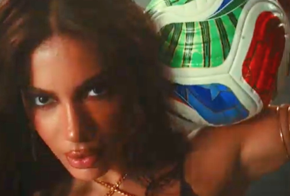 Anitta lança prévia de música para Copa do Mundo