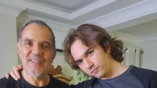 Humberto Martins faz rara aparição com o filho, e fãs reagem: 'Parece com o pai'