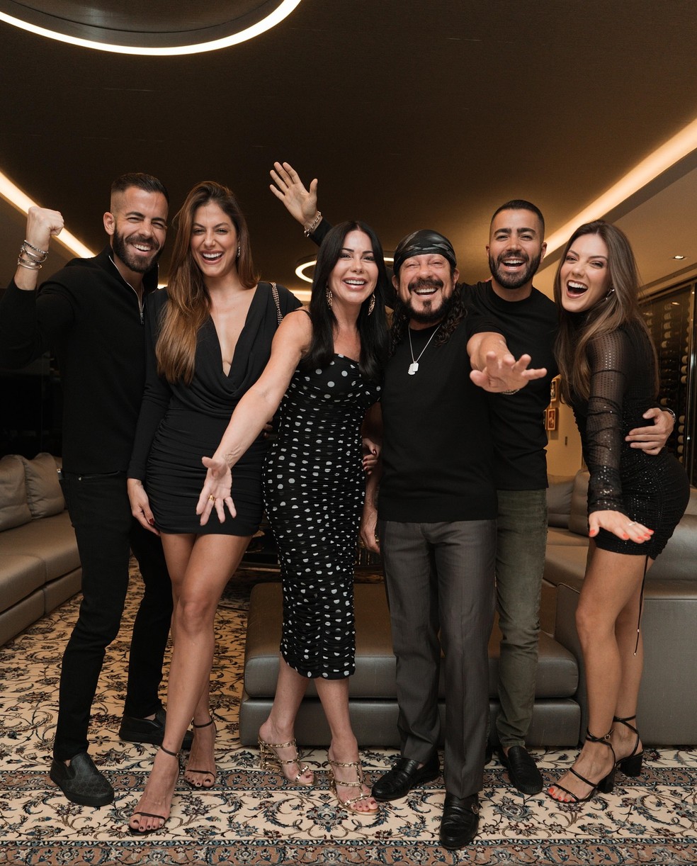 Pipo Marques, Mari Gonzalez, Ana Marques, Bell Marques, Rafa Marques e Patricia Guerra — Foto: Reprodução/Instagram