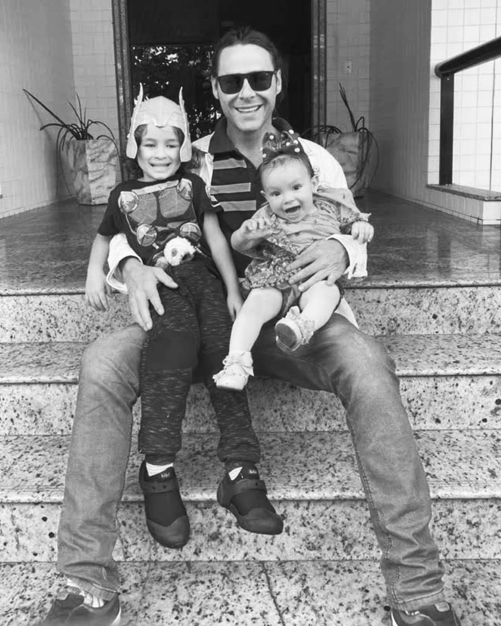 Theo Becker e os filhos — Foto: Reprodução do Instagram