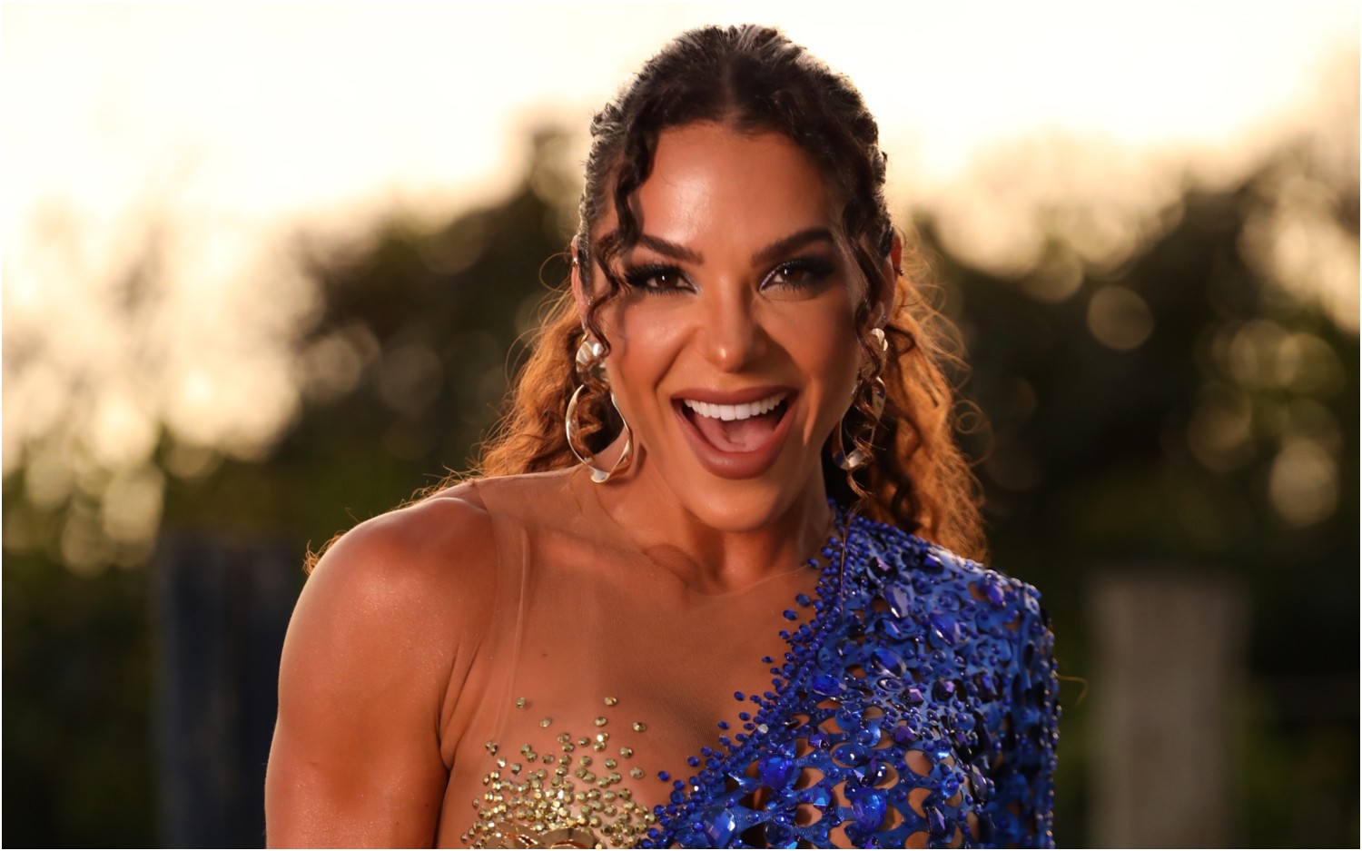 Monique Rizzeto aposta em transparência para ensaio de rua da Vila Isabel