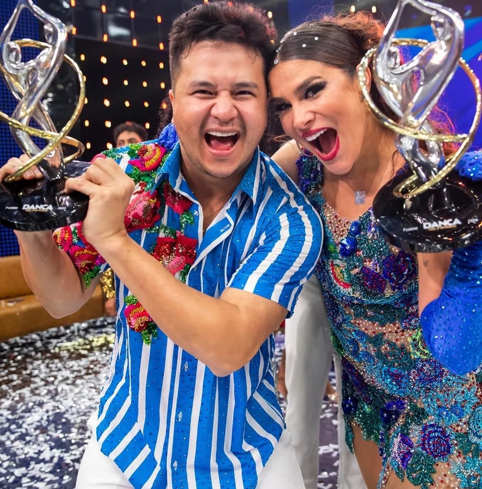 Priscila Fantin e Rolon Ho são os campeões da 'Dança dos Famosos 2023'  — Foto: João Miguel Jr./TV Globo