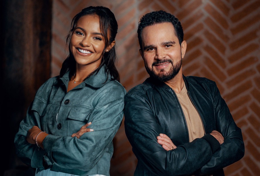 Luciano Camargo grava clipe com Julia Vitria