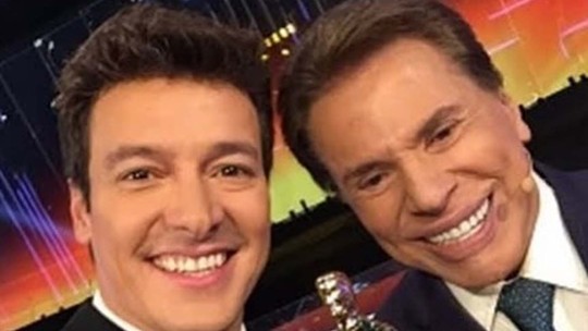 Rodrigo Faro lamente morte de Silvio Santos, que ele interpreta no cinema Rodrigo Faro lamente morte de Silvio Santos, que ele interpreta no cinema