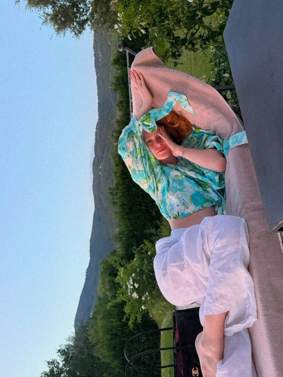 Marina Ruy Barbosa eleva a temperatura ao compartilhar cliques de biquíni — e topless — na Toscana — Foto: Reprodução/Instagram
