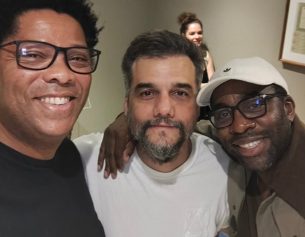 Elísio Lopes Jr., Wagner Moura e Lázaro Ramos são amigos dos tempos de teatro em Salvador — Foto: Reprodução/Instagram