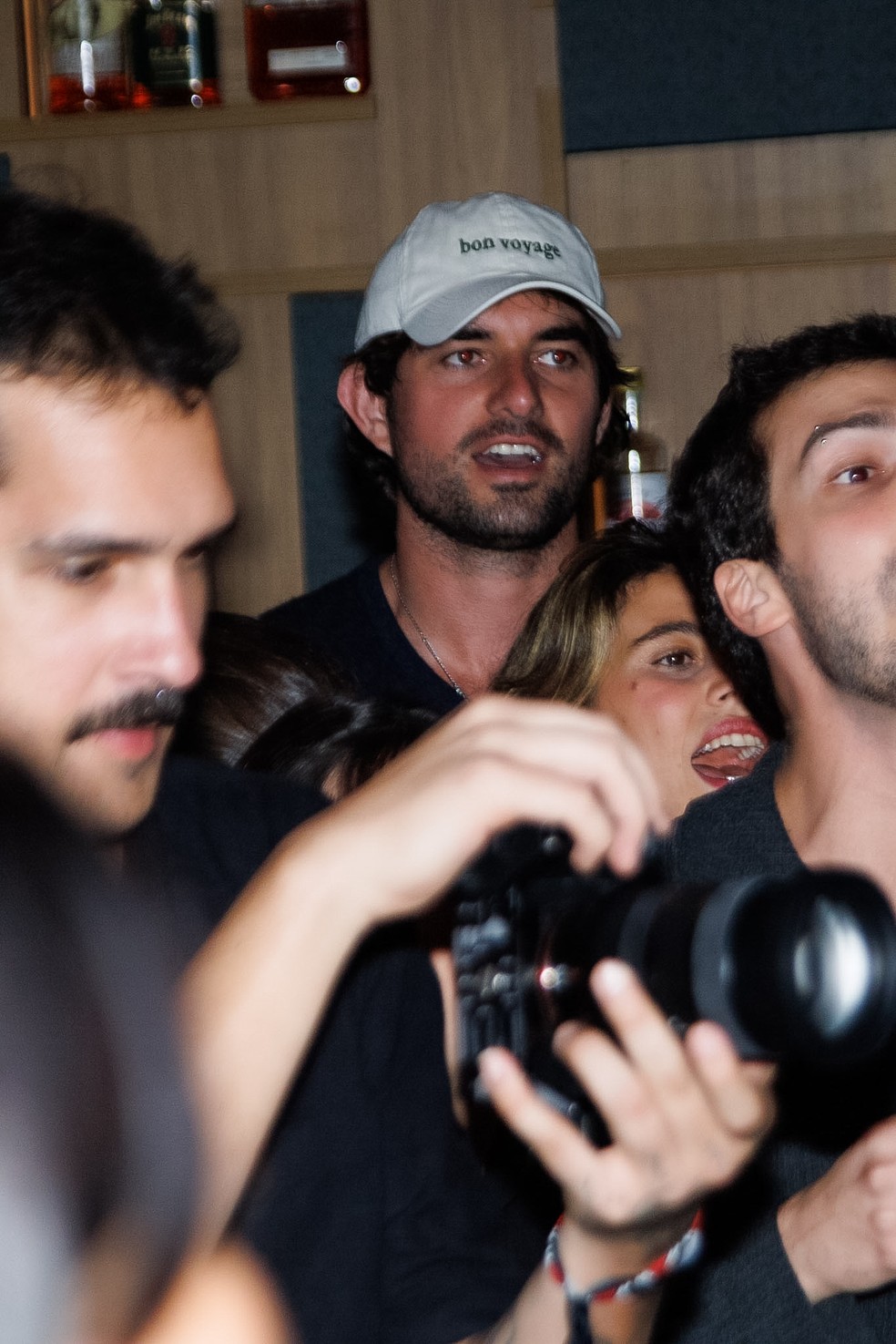 Recém-casados, Conor Kennedy tieta Giulia Be em show — Foto: Clayton Felizardo/Brazilnews