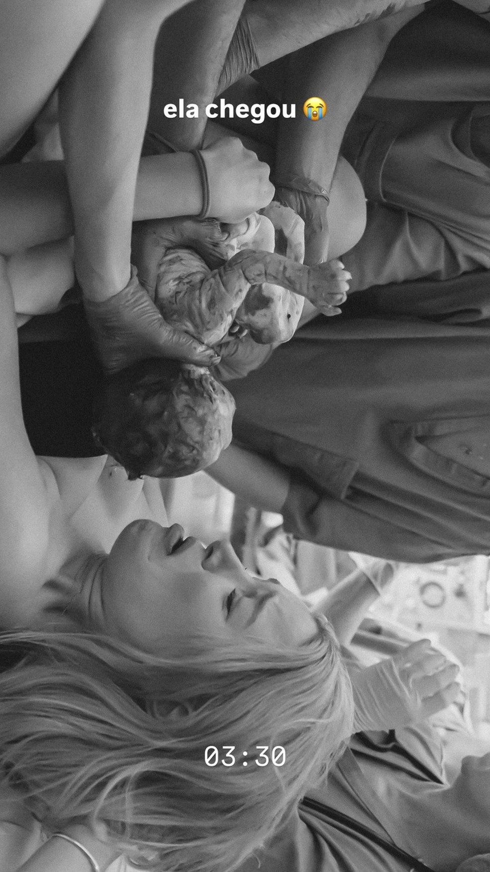 Luigi Cesar posta diário de parto de Luiza, sua filha com Júlia Vieira — Foto: Reprodução/Instagram