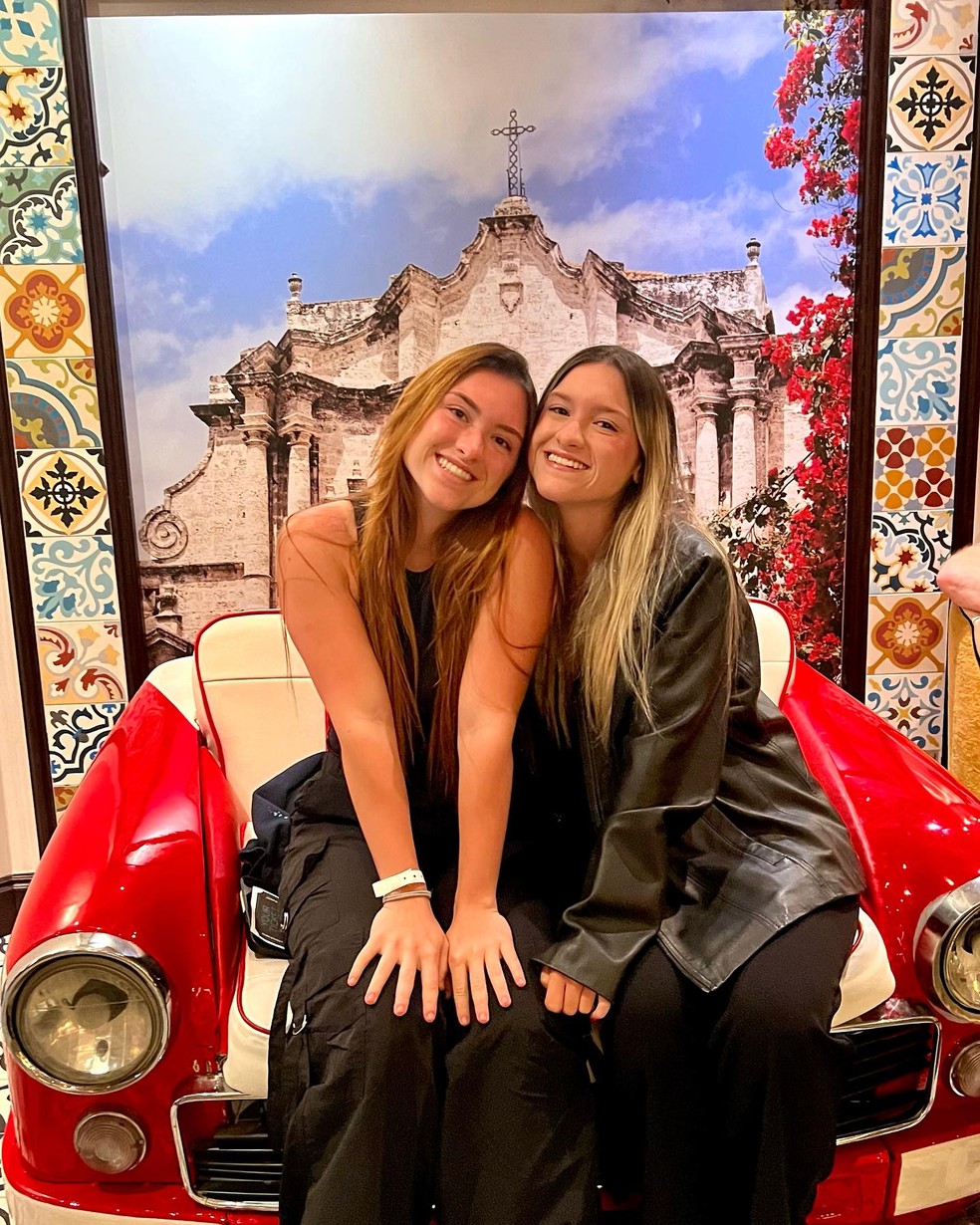 As irmãs gêmeas Marina Liberato e Sofia Liberato, filhas de Gugu Liberato (1959-2019) — Foto: Instagram