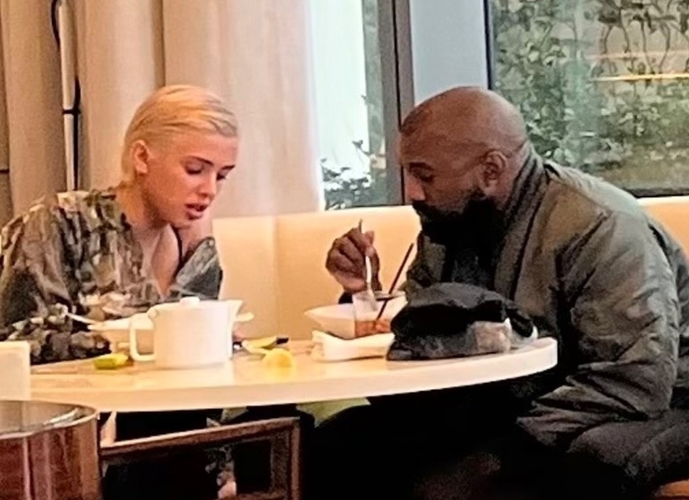 Kanye West almoça com arquiteta em meio a rumores de casamento secreto