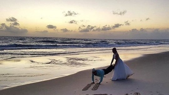 Rafa Kalimann tira onda com próprio casamento após fotos da cerimônia surgirem na web