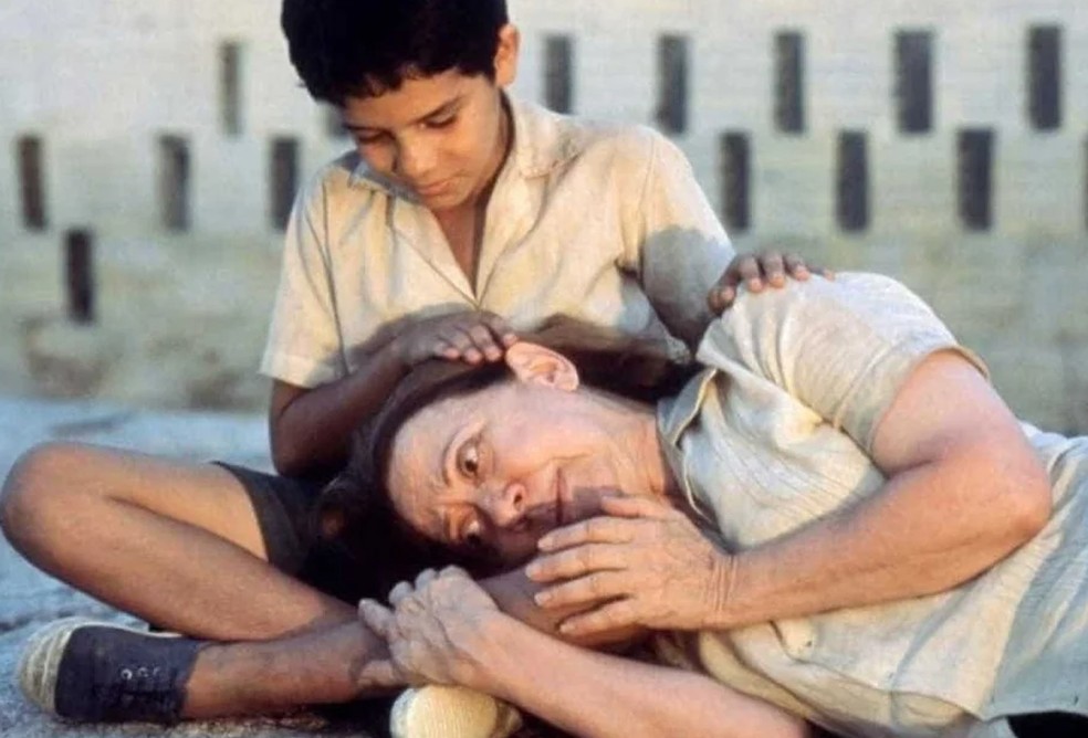 Vinícius de Oliveira e Fernanda Montenegro em 'Central do Brasil', de 1998 — Foto: Divulgação