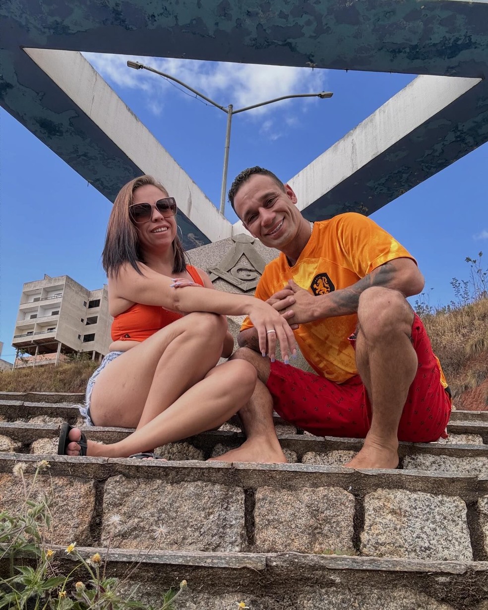 Douglas Martins, do Casal Maloka, e Estefani Caroline assumem romance — Foto: Reprodução/Instagram