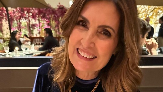 Namorado de Fátima Bernardes antecipa comemoração de aniversário da apresentadora