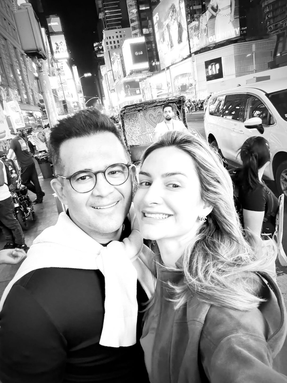 Lívia Avelar, viúva de Bruno Avelar, empresário que morreu em helicóptero que estava cantor Rick, presta homenagem — Foto: Reprodução/Instagram