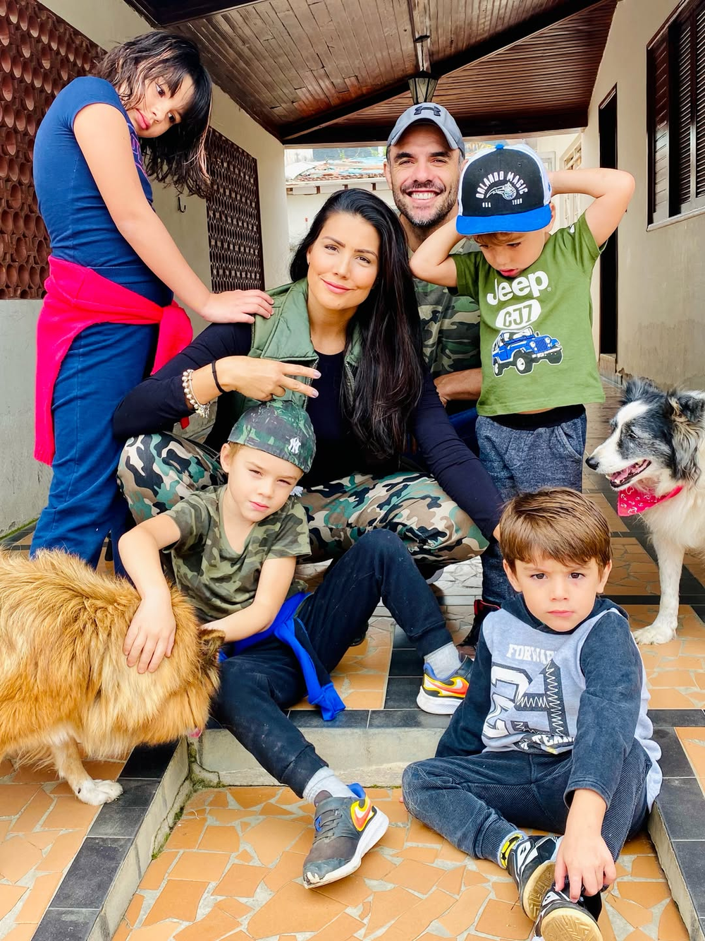 Mariana Felício parabeniza Daniel Saullo, com quem está desde o BBB 6