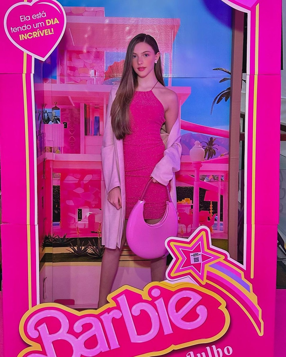 Famosos ousam nos looks da pré-estreia do filme da Barbie