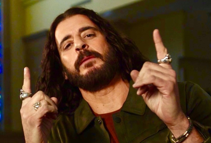Jonathan Roumie, o Jesus de 'The Chosen', é baterista e já teve ...