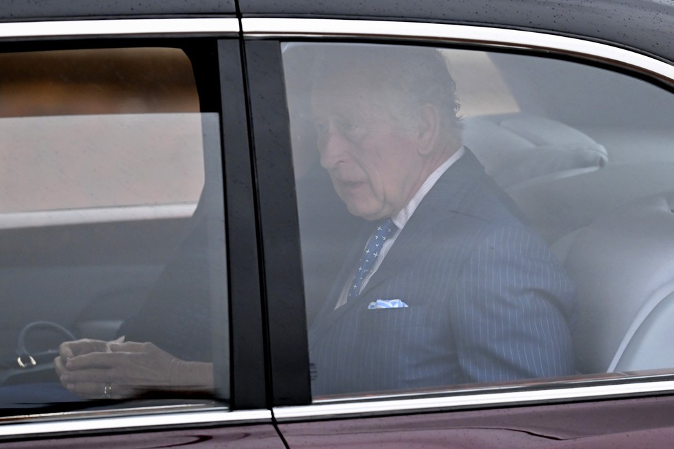 Rei Charles III e rainha Camilla chegam para a cerimônia de coroação — Foto: Getty Images