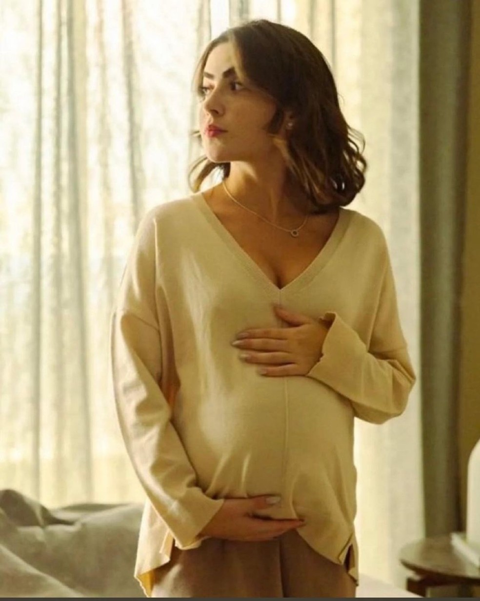 Jade Picon aparece caracterizada com barriga de gravidez para cena de Chiara em Travessia — Foto: Reprodução/Instagram
