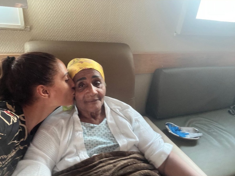 Camila Pitanga com a mãe, Vera — Foto: Reprodução/Instagram