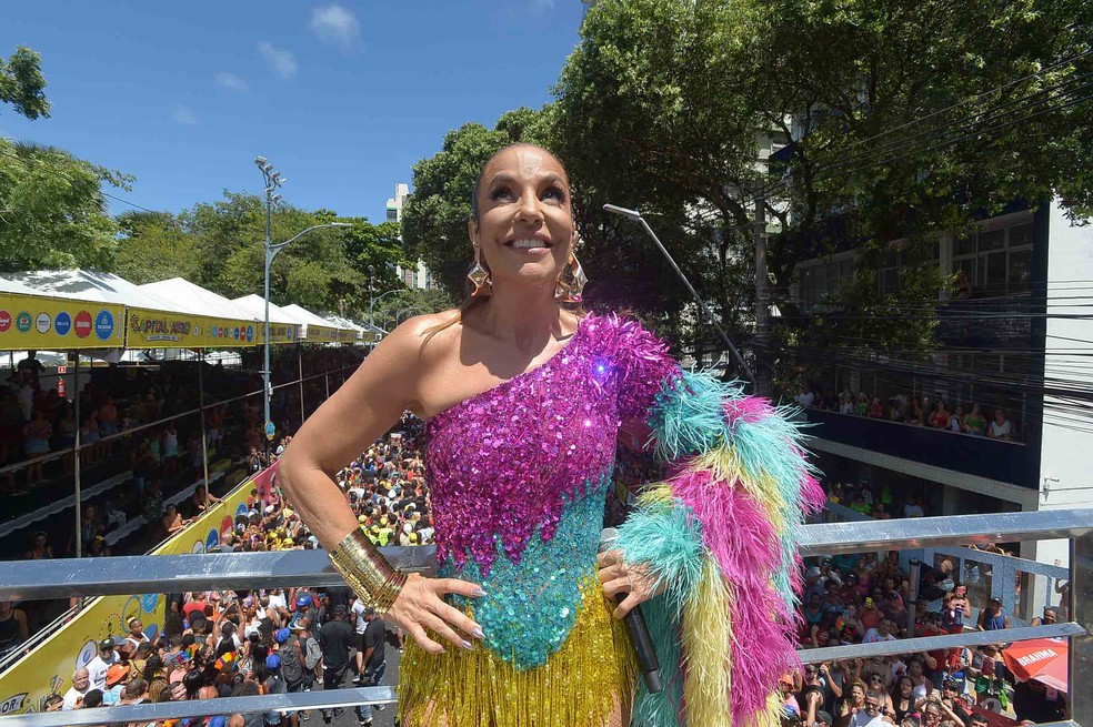 Ivete Sangalo comanda bloco sem cordas para foliões pipoca no Carnaval de Salvador — Foto: André Muzell/BrazilNews