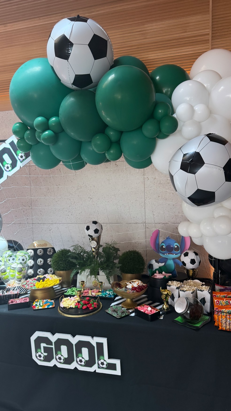 Aniversário de 8 anos de Eva e Mateo, gêmeos de Cristiano Ronaldo — Foto: Reprodução/Instagram