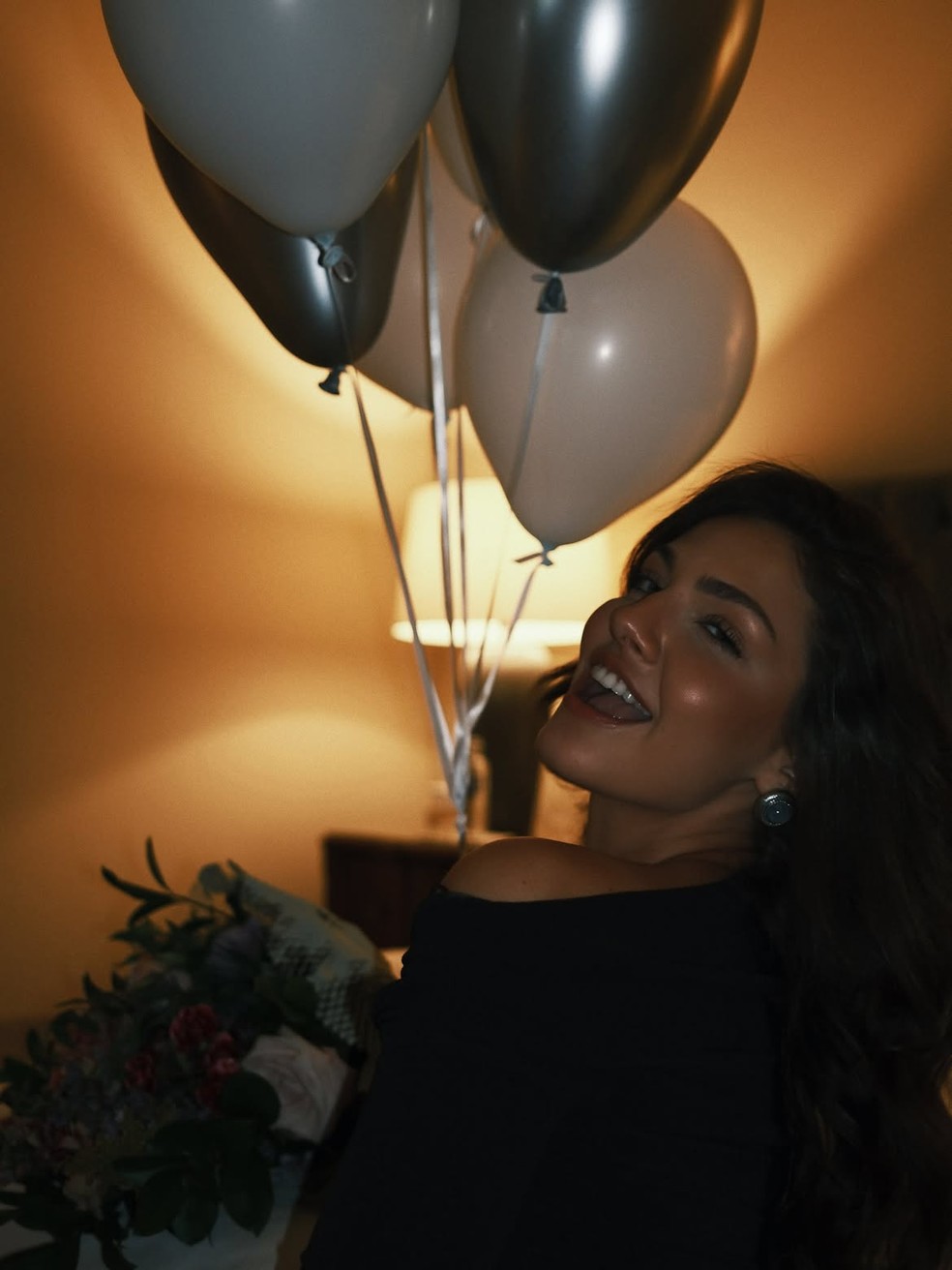 Caio Castro celebra aniversário da namorada, Vitória Bohn — Foto: Reprodução/Instagram