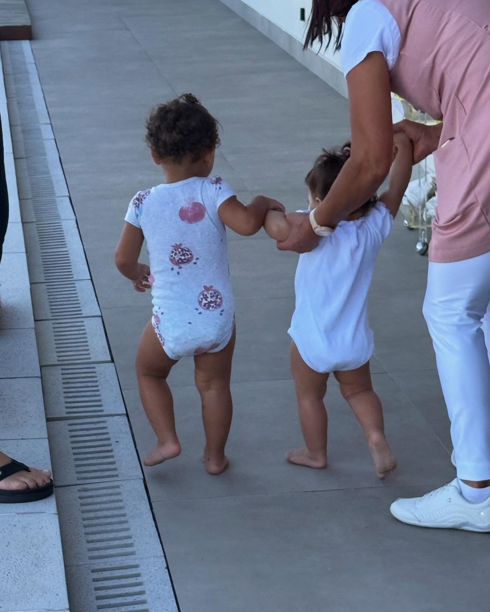 Neymar compartilha foto das filhas, Helena e Mavie — Foto: Reprodução/Instagram