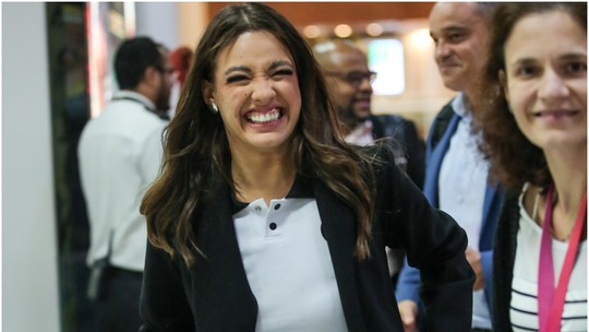 Ex-BBB Beatriz Reis fala sobre perder a virgindade: 'No escuro' Ex-BBB Beatriz Reis fala sobre perder a virgindade: 'No escuro'