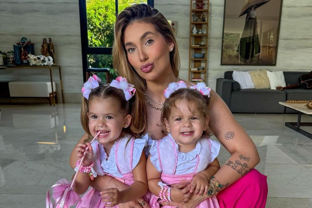 Virginia Fonseca apresenta Justin Bieber e Rouge às filhas; vídeo