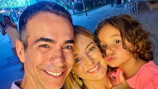 Ticiane Pinheiro mostra momento de chamego com Cesar Tralli e filha caçula