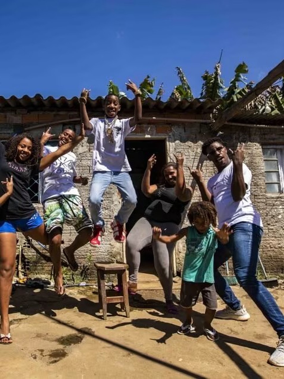 Kayblack surpreende mãe com mega buquê de mais de 2,5 metros de altura — Foto: Reprodução/Instagram