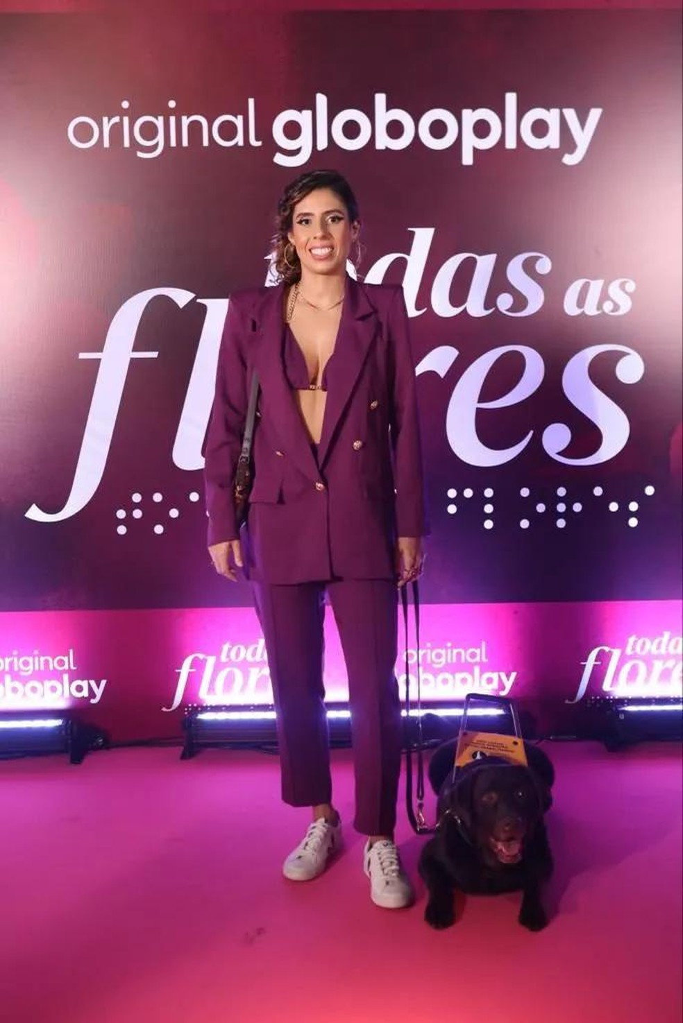 Camila Alves com seu cão-guia, Astor, em festa de lançamento de Todas as Flores (Foto: Divulgação/ Globoplay / Reginaldo Teixeira) — Foto: Quem