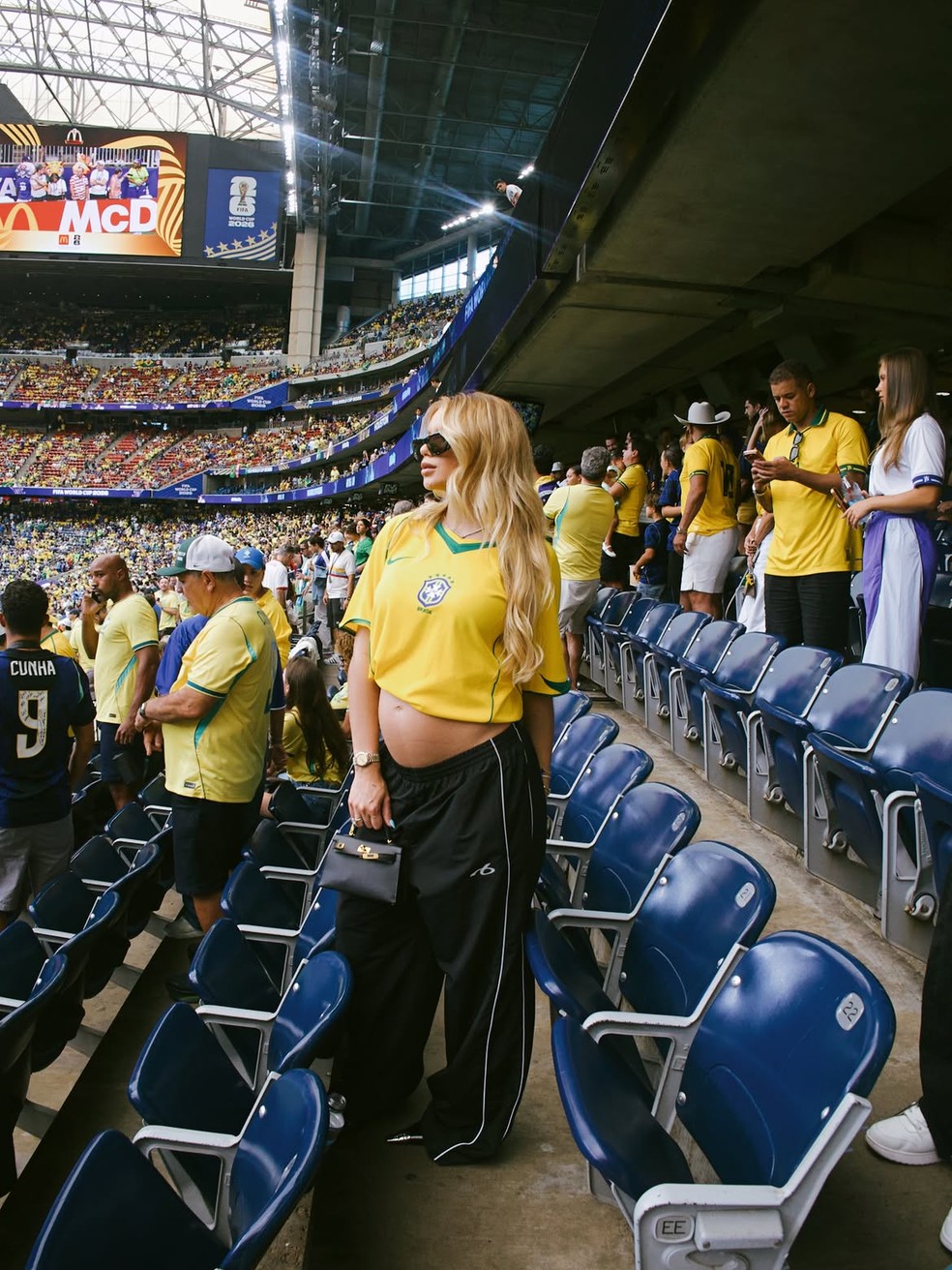 Gabriely em jogo do Brasil — Foto: Reprodução/Instagram