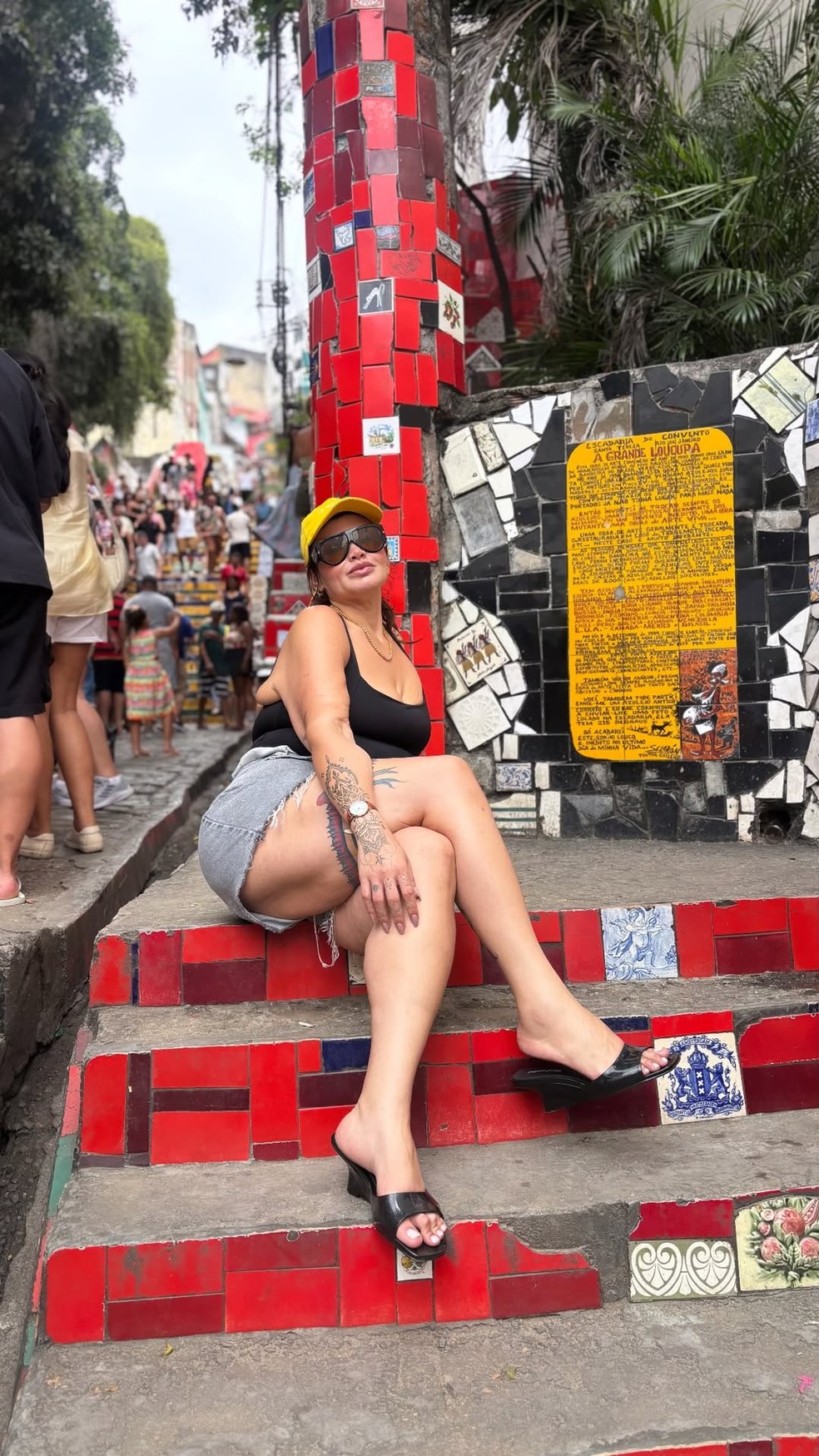 Thais Carla na escadaria de Selerón — Foto: Reprodução/Instagram