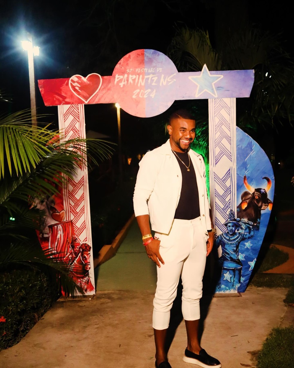 Matteus, Bia, Davi e mais ex-BBBs assistem ao primeiro dia do Festival de  Parintins